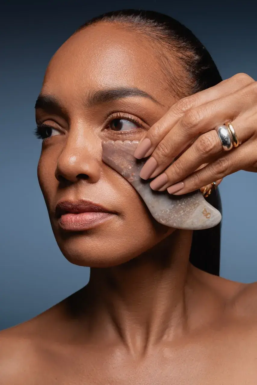 Model demonstrating gua-sha